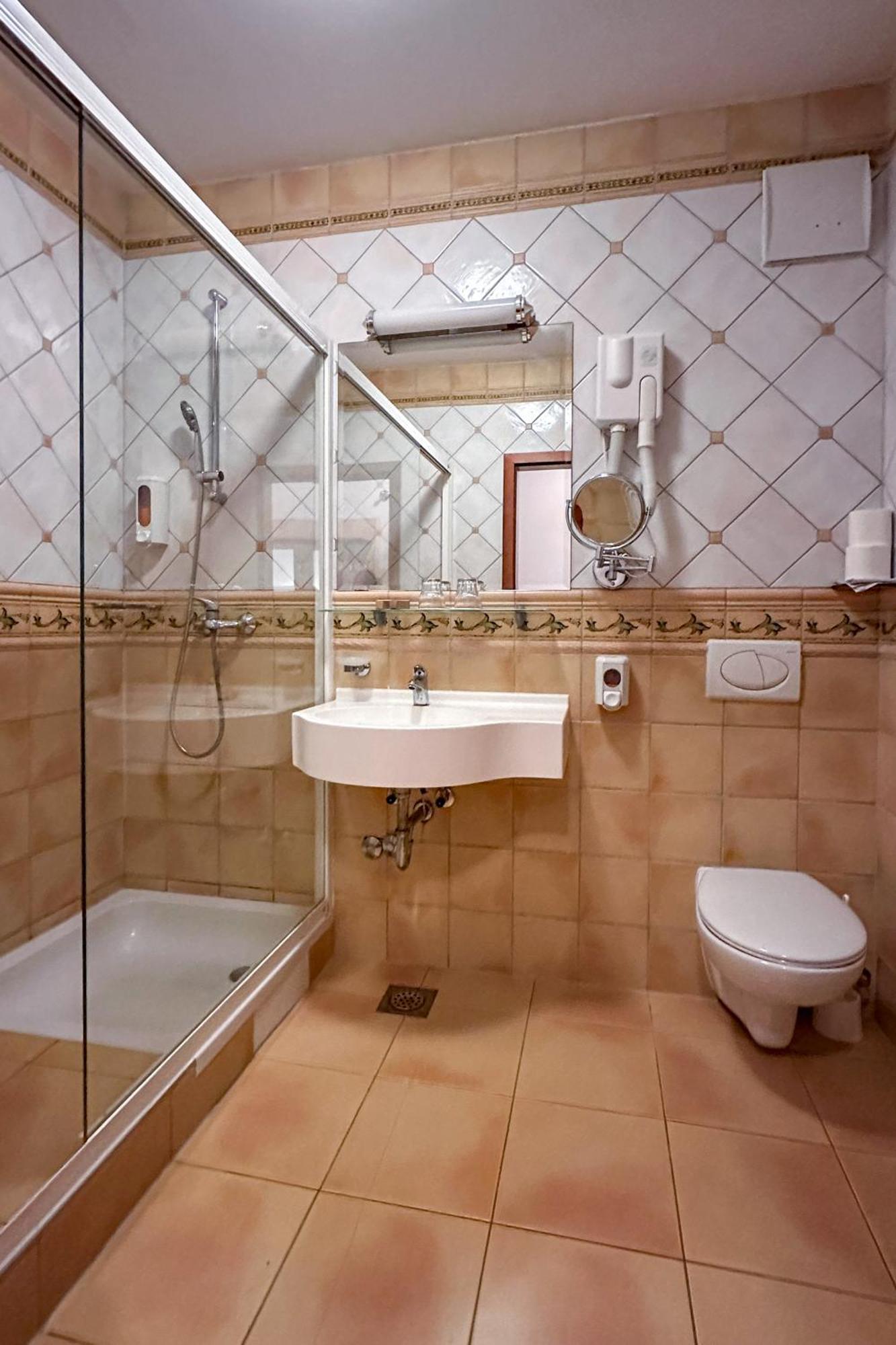 Terme Banovci - Hotel Zeleni Gaj Veržej Exterior foto