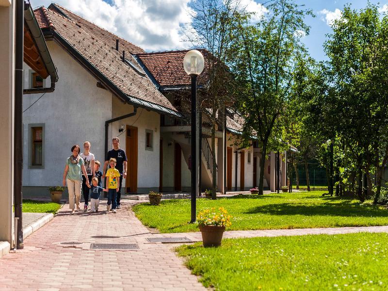 Terme Banovci - Hotel Zeleni Gaj Veržej Exterior foto